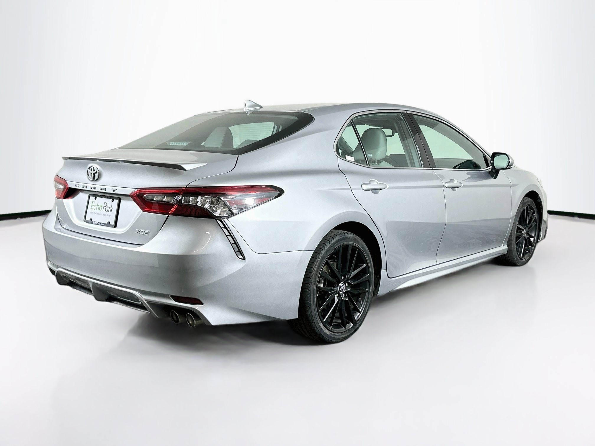 Used 2024 Toyota Camry XSE FWD image 9