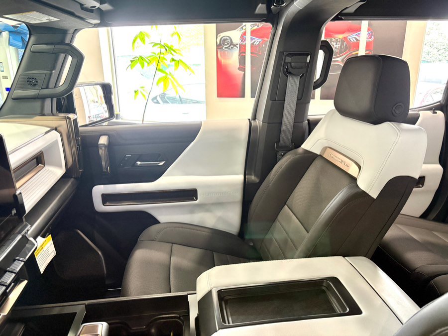 Used 2024 GMC Hummer EV 2X w/ LPO, Illumination Package image 13