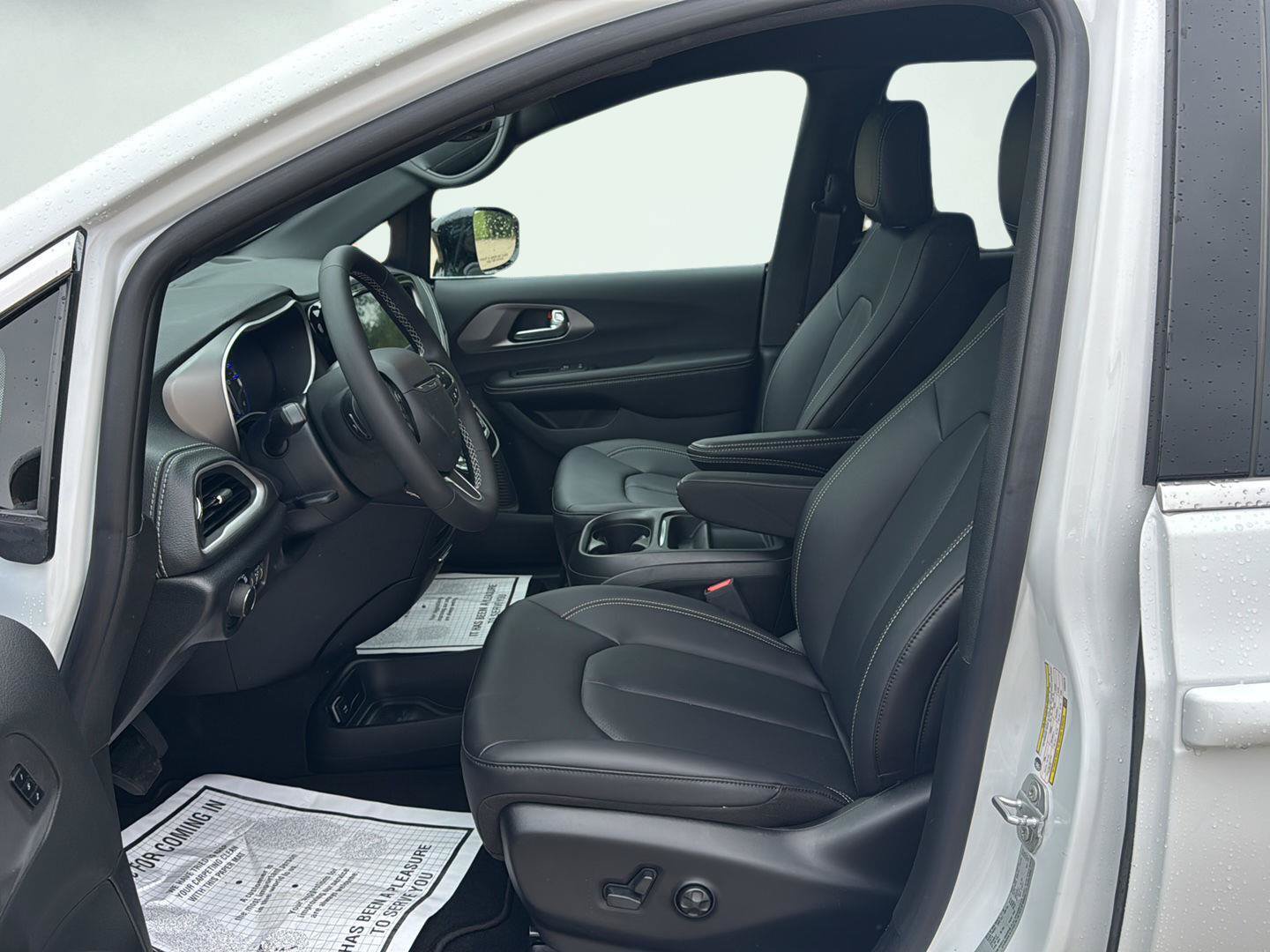 New 2027 Chrysler Pacifica Select FWD image 2