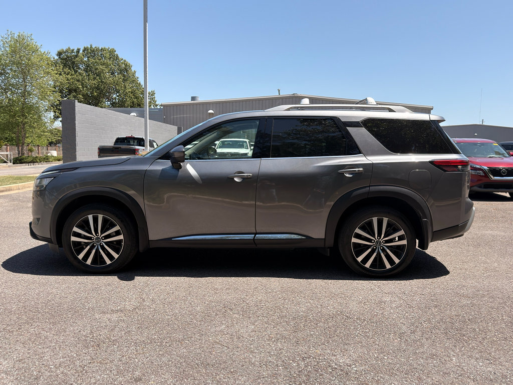 Used 2024 Nissan Pathfinder Platinum AWD/4WD image 6