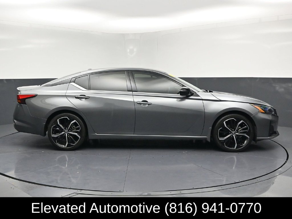 Used 2023 Nissan Altima 2.5 SR FWD image 25