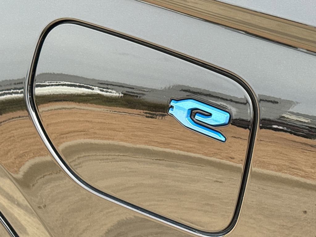 Used 2022 Jeep Grand Cherokee Overland w/ Luxury Tech Group IV image 6