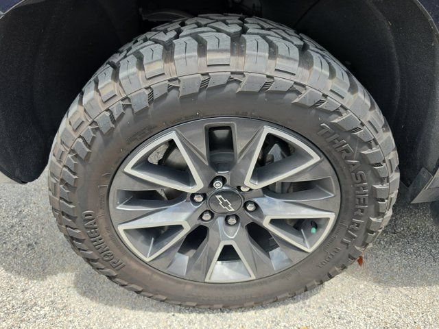 Used 2022 Chevrolet Tahoe Z71 w/ Luxury Package AWD/4WD image 9