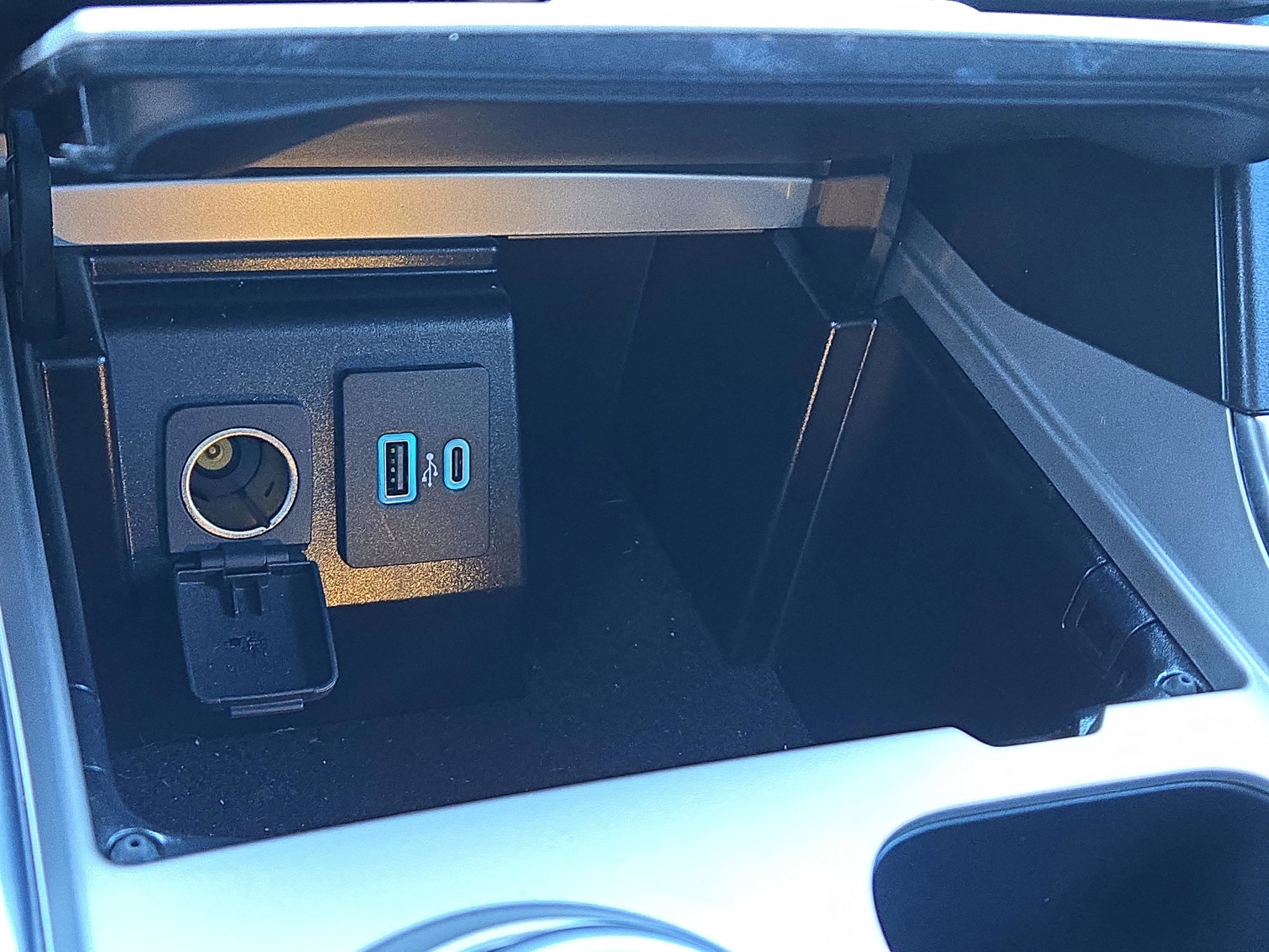 Used 2022 Ford Explorer XLT w/ Equipment Group 202A image 32