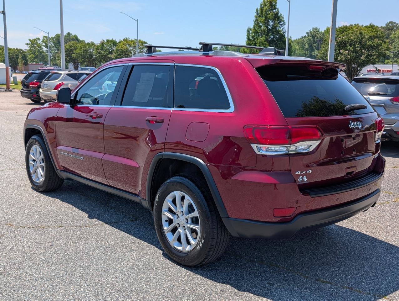 Used 2021 Jeep Grand Cherokee Laredo AWD/4WD image 4