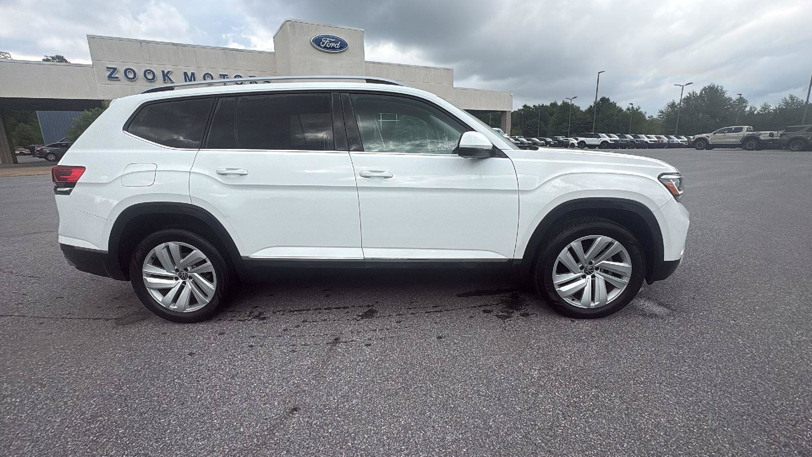 Used 2021 Volkswagen Atlas SEL AWD/4WD image 3