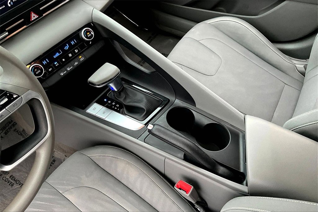 Used 2023 Hyundai Elantra SEL image 15