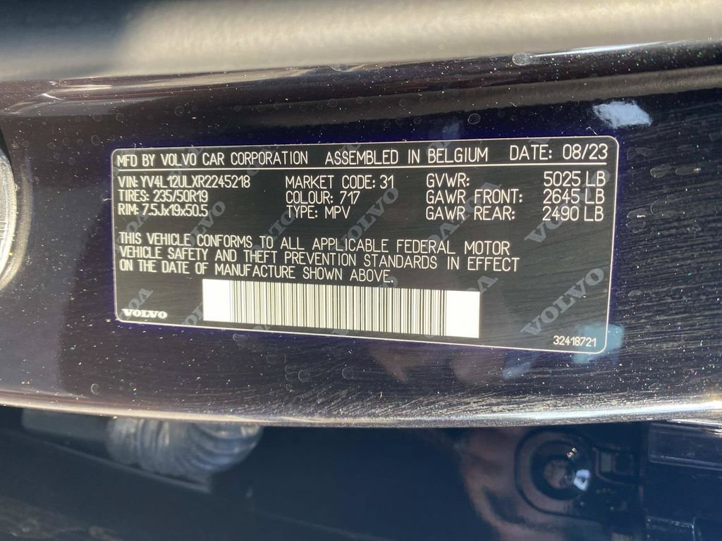 Used 2024 Volvo XC40 B5 Plus AWD/4WD image 22
