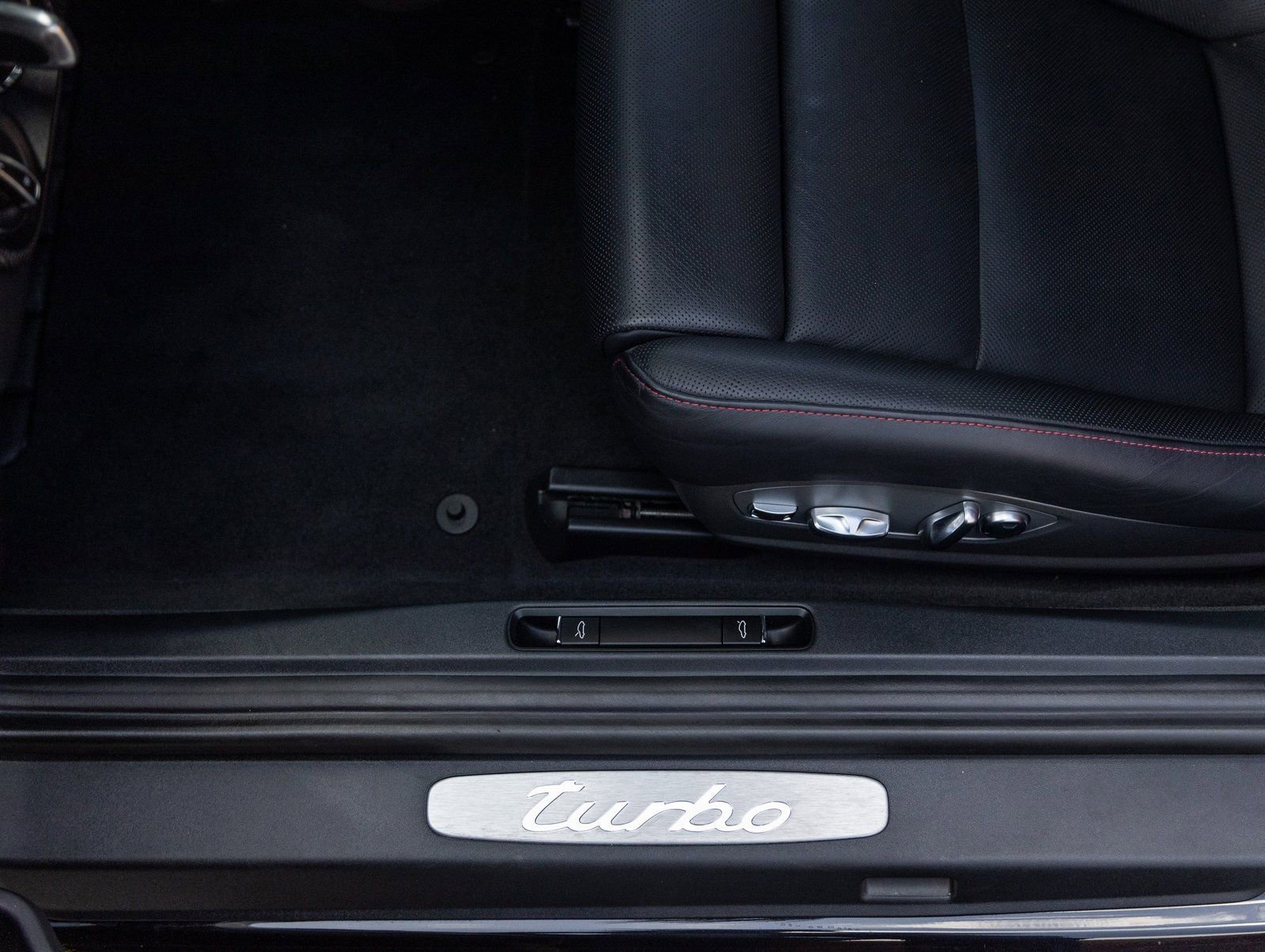 Certified 2019 Porsche 911 Turbo image 21