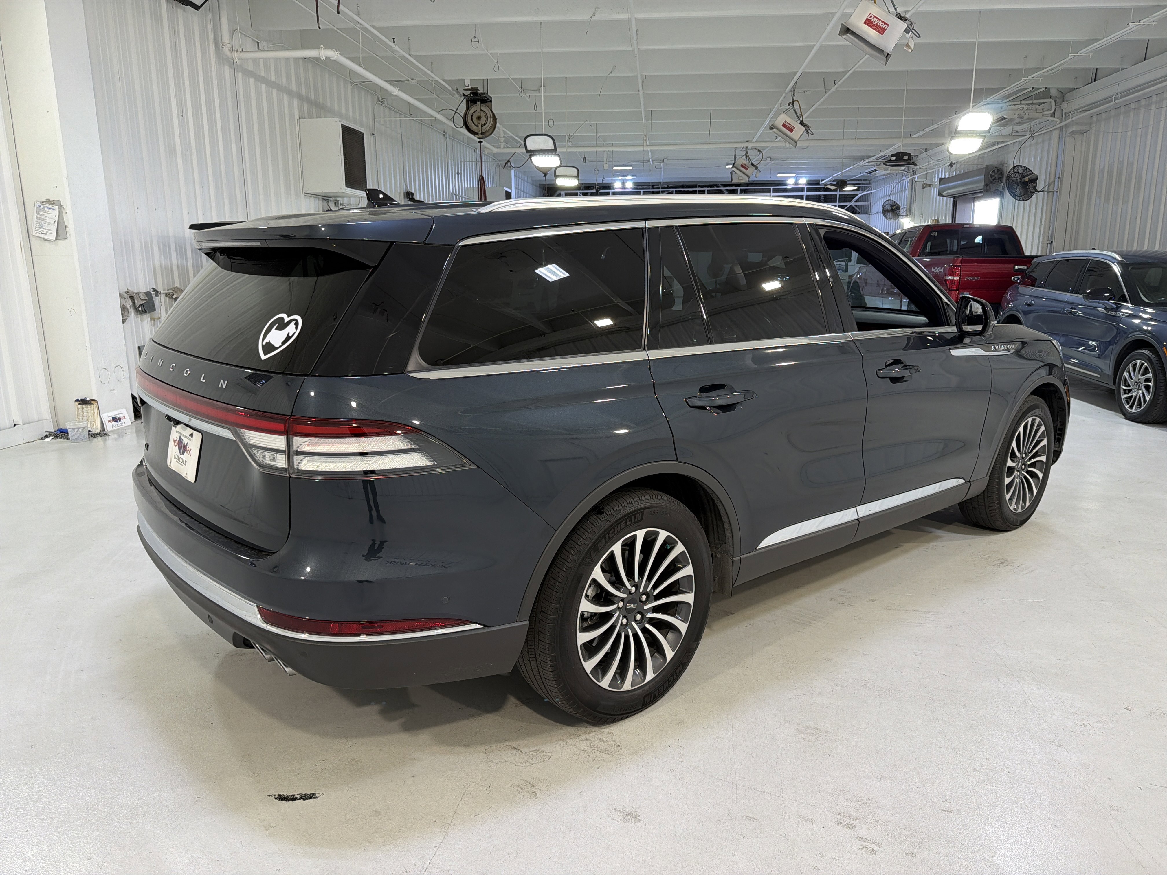Used 2023 Lincoln Aviator Reserve w/ Equipment Group 201A image 5