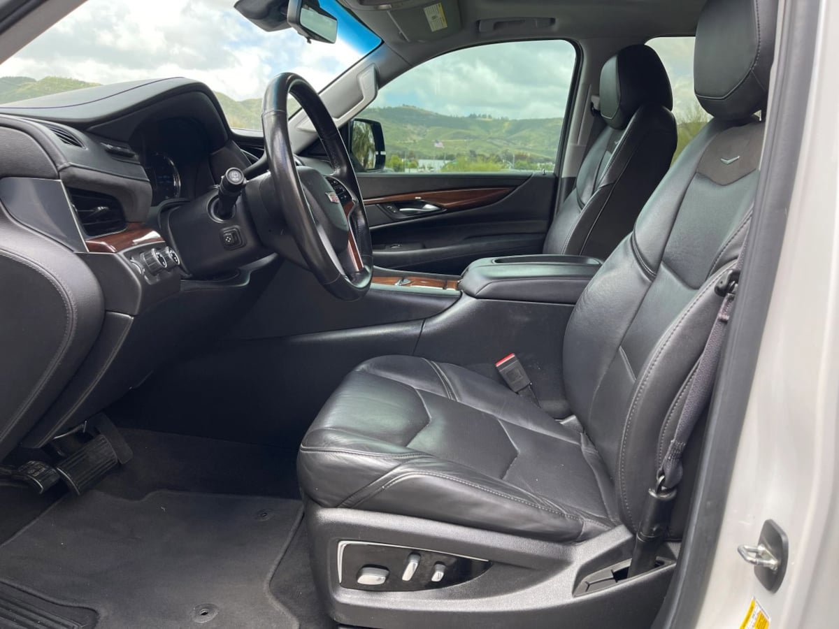 Used 2017 Cadillac Escalade ESV Luxury AWD/4WD image 17