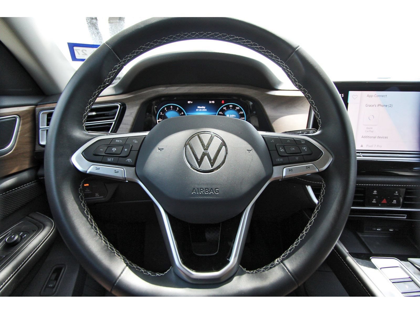 Used 2024 Volkswagen Atlas SE FWD image 13