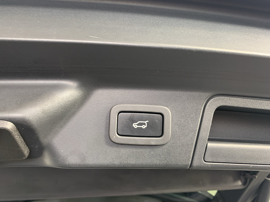 Used 2018 Land Rover Range Rover Velar R-Dynamic SE AWD/4WD image 36
