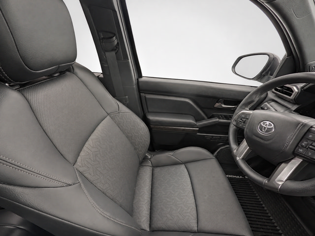 Used 2025 Toyota Tacoma Limited AWD/4WD image 10