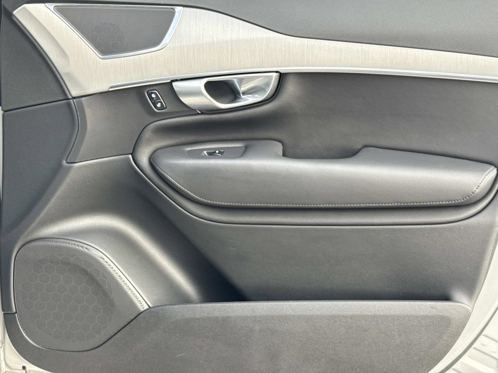 Used 2024 Volvo XC90 B5 Core w/ Protection Package Premier image 18