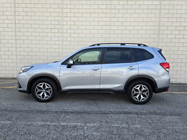Used 2022 Subaru Forester Premium image 11