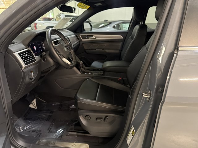Used 2022 Volkswagen Atlas Cross Sport SE FWD image 16