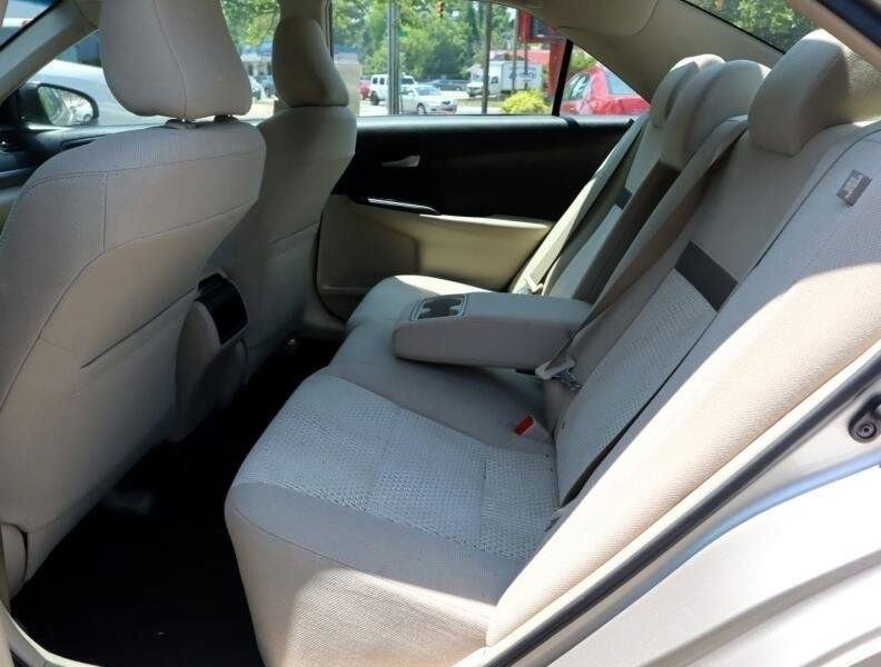 Used 2014 Toyota Camry LE FWD image 13