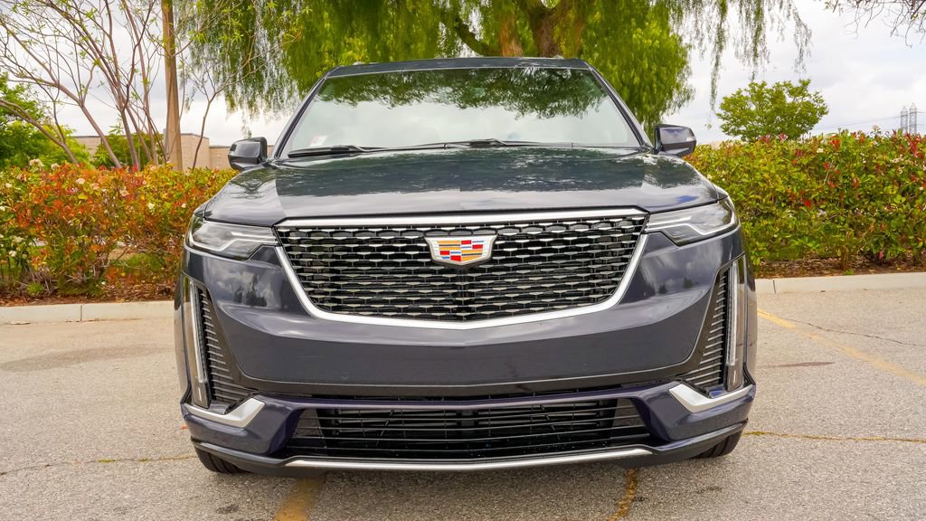 Certified 2025 Cadillac XT6 Luxury FWD image 4
