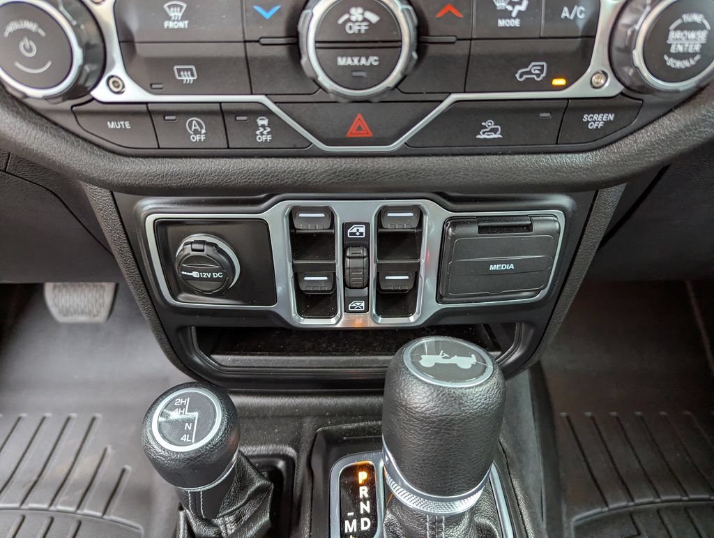 Used 2025 Jeep Wrangler Unlimited Sport AWD/4WD image 23