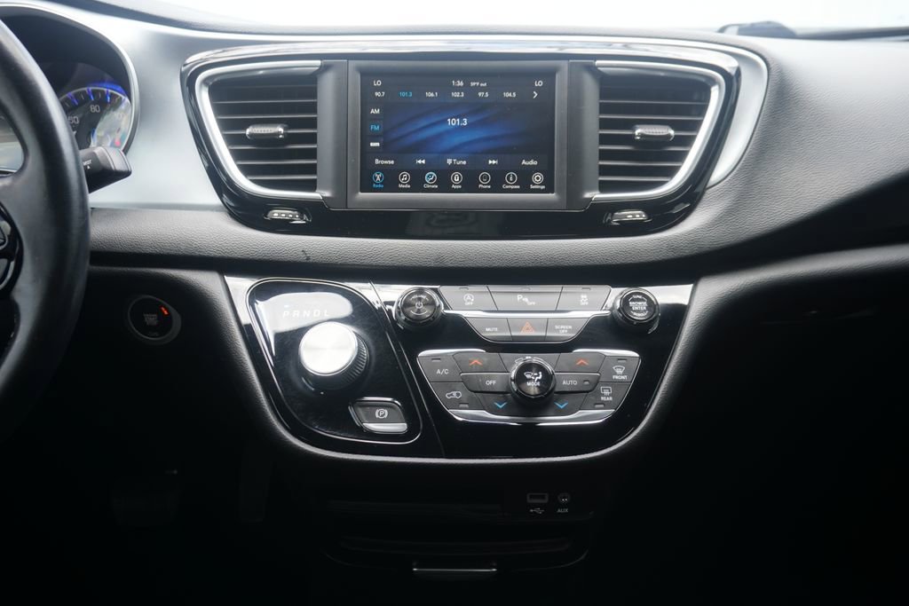 Used 2020 Chrysler Pacifica Touring w/ S Appearance Package FWD image 24