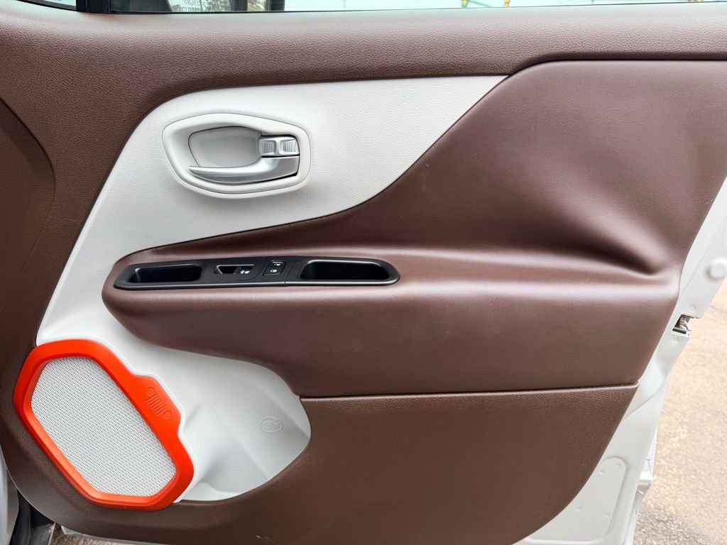 Used 2016 Jeep Renegade Limited image 20