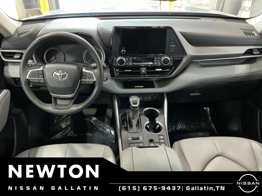 Used 2024 Toyota Highlander XLE AWD/4WD image 13