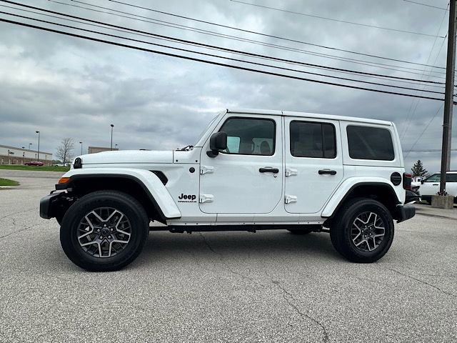 Used 2025 Jeep Wrangler Sahara image 2