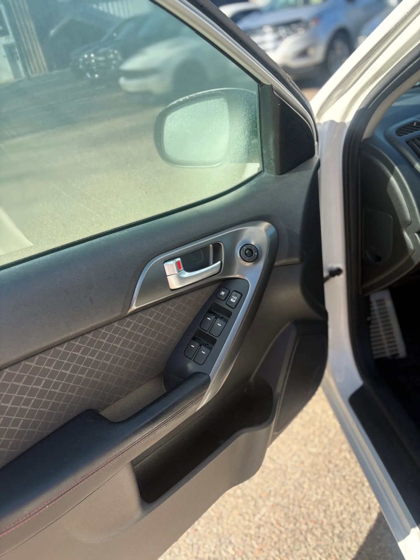 Used 2011 Kia Forte SX image 46