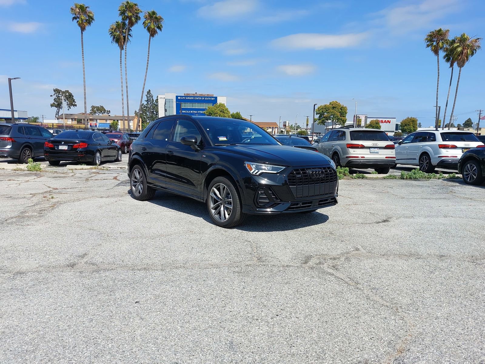 Certified 2025 Audi Q3 2.0T Premium w/ Convenience Package AWD/4WD image 2