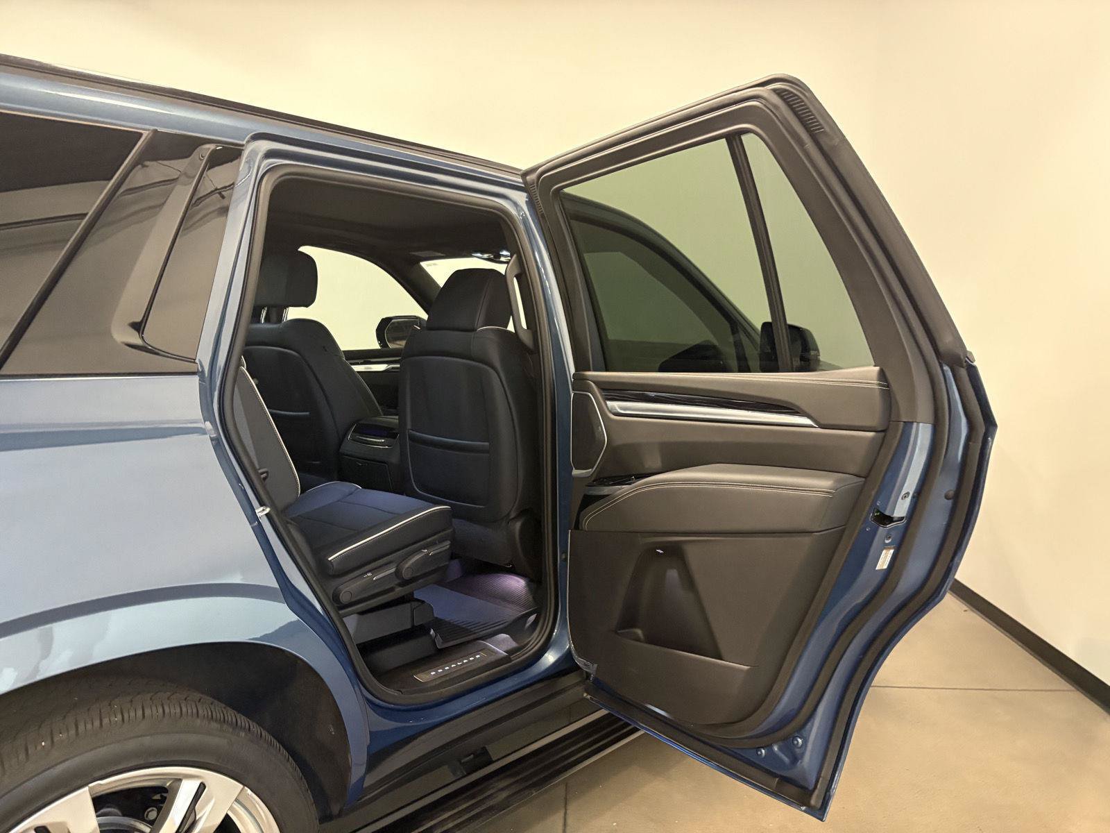 Used 2025 Cadillac Escalade Sport w/ Touring Package AWD/4WD image 40