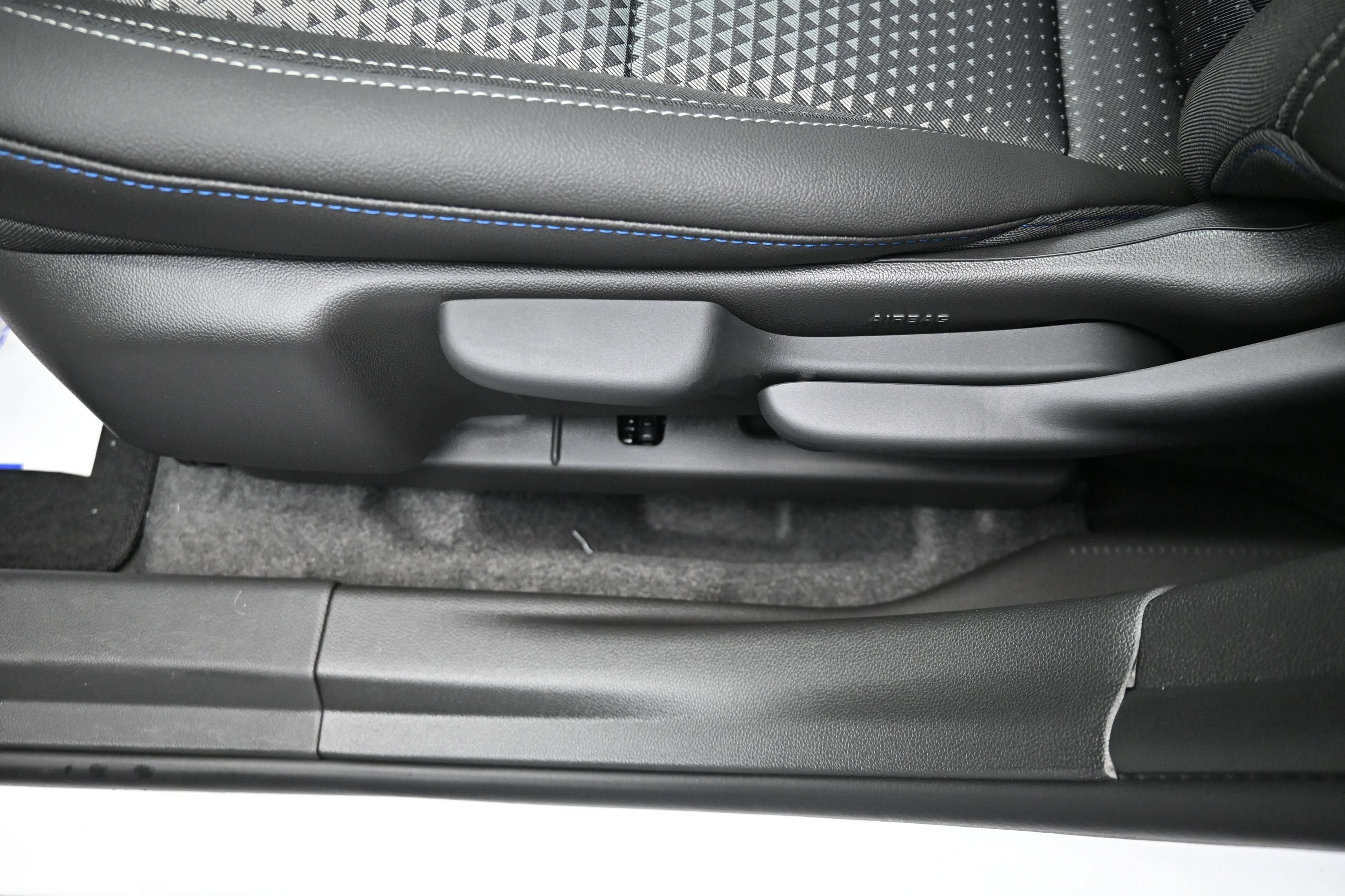 New 2026 Chevrolet Trax RS w/ Sunroof Package FWD image 11