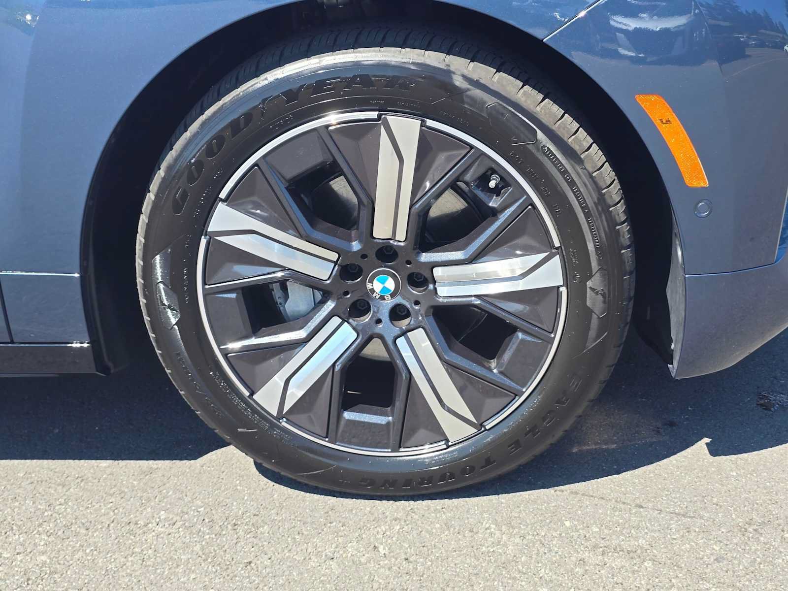 Used 2026 BMW iX xDrive45 AWD/4WD image 9