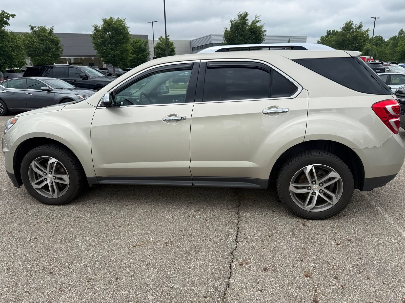 Used 2016 Chevrolet Equinox LTZ w/ Enhanced Convenience Package FWD image 8
