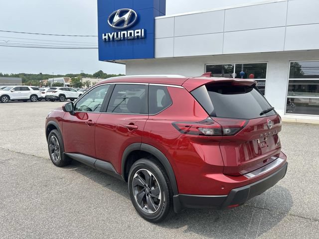 Used 2024 Nissan Rogue SV w/ SV Premium Package FWD image 5