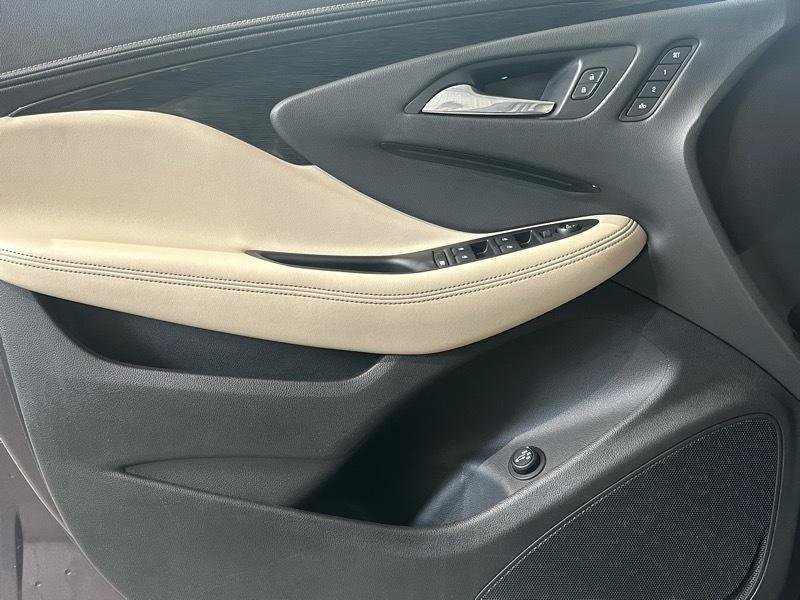Used 2017 Buick Envision Essence AWD/4WD image 9
