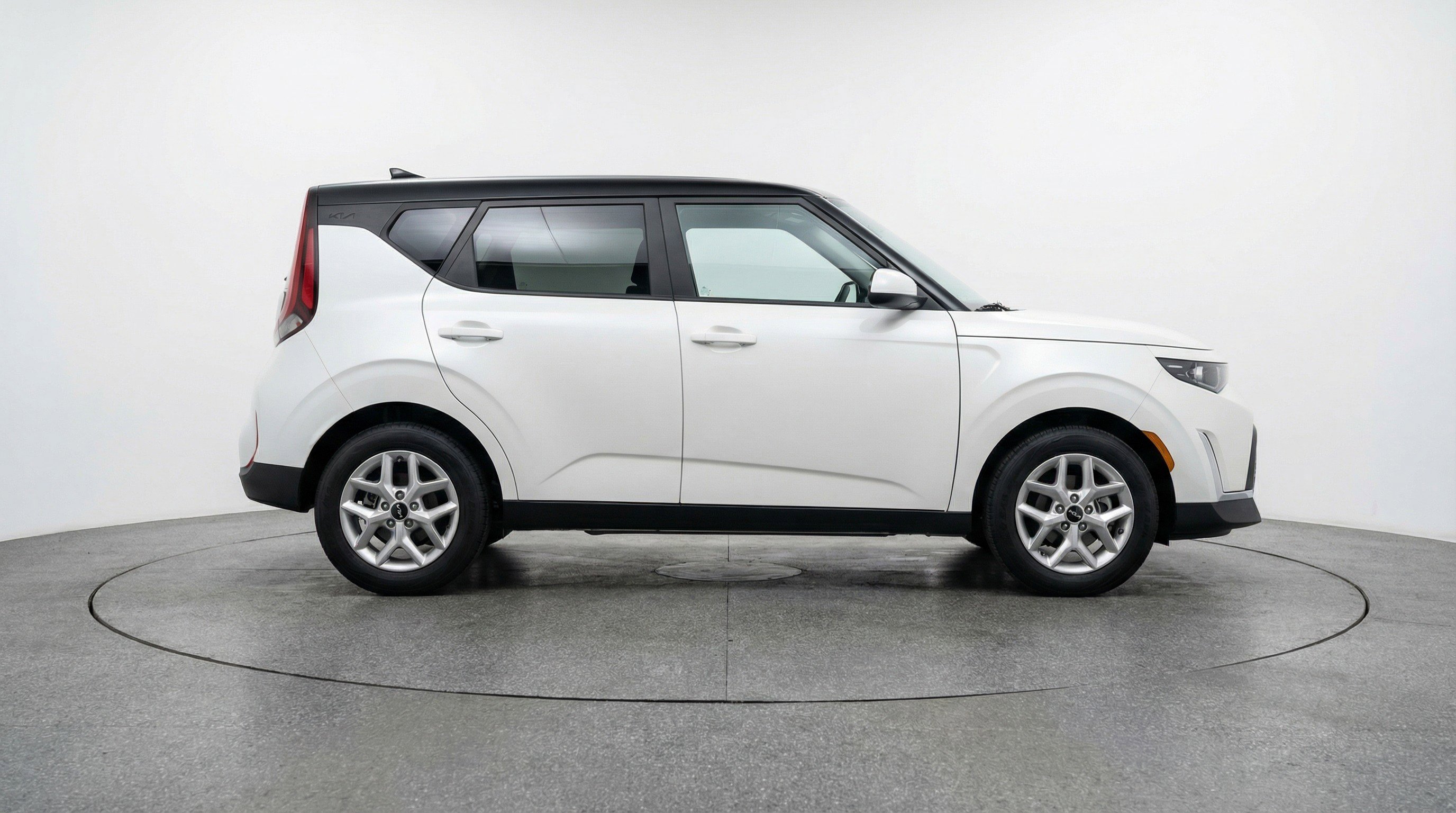 Used 2025 Kia Soul LX w/ LX Technology Package image 11