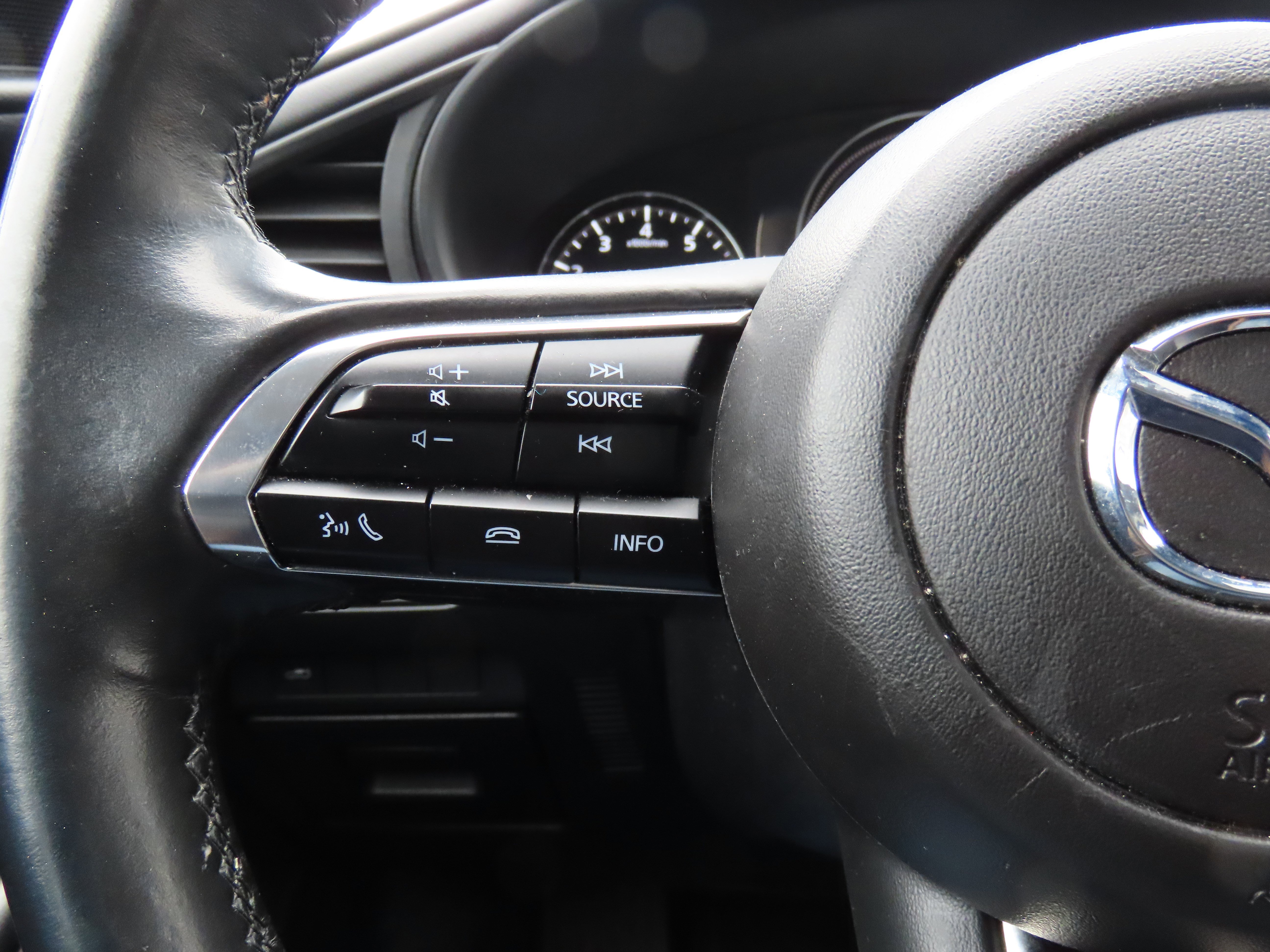 Used 2024 MAZDA MAZDA3 s image 33