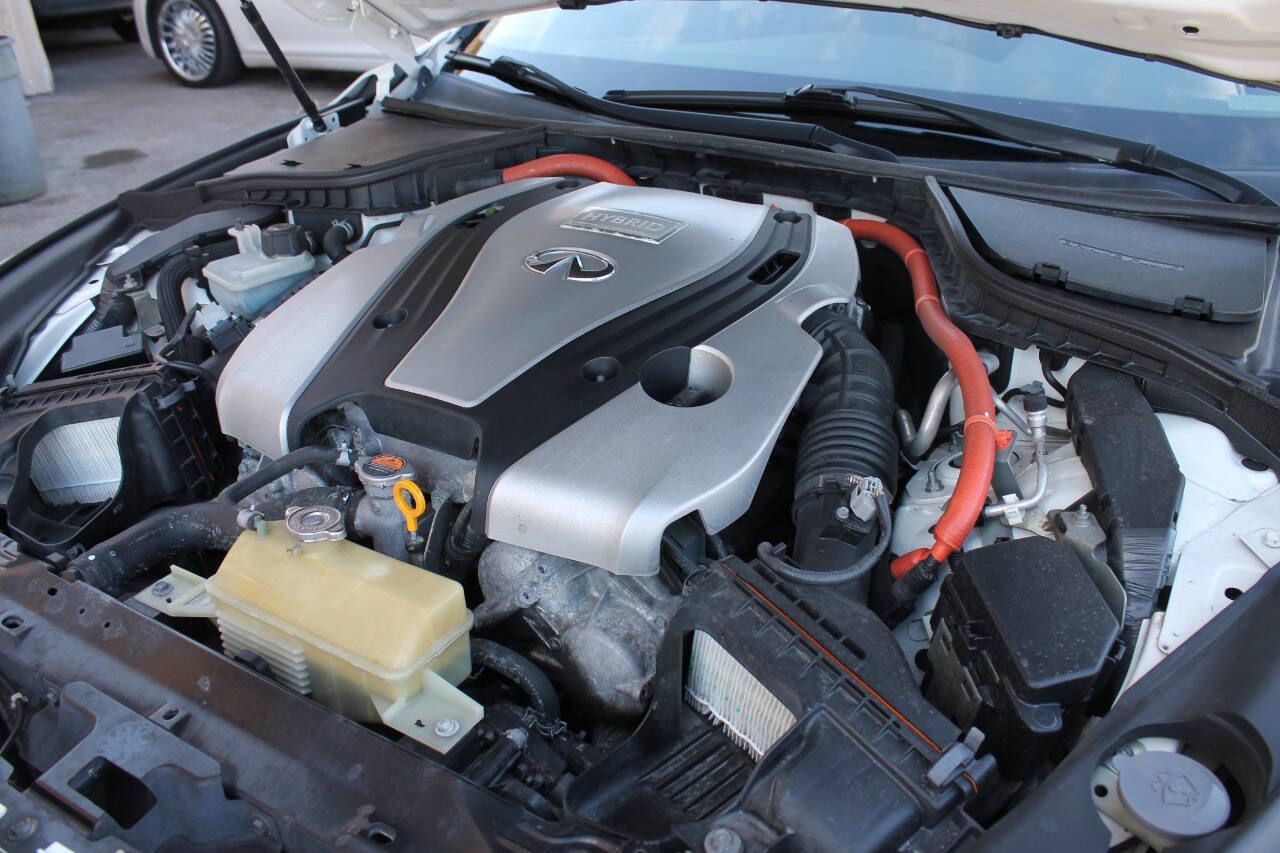 Used 2014 INFINITI Q50 Hybrid AWD w/ Deluxe Technology Package image 16
