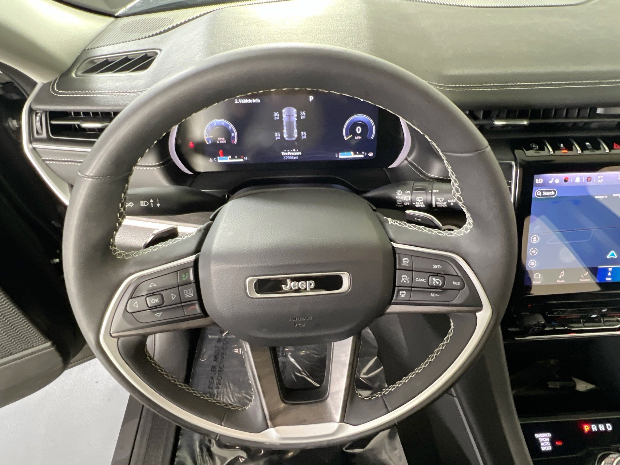 Used 2023 Jeep Grand Cherokee Limited image 10