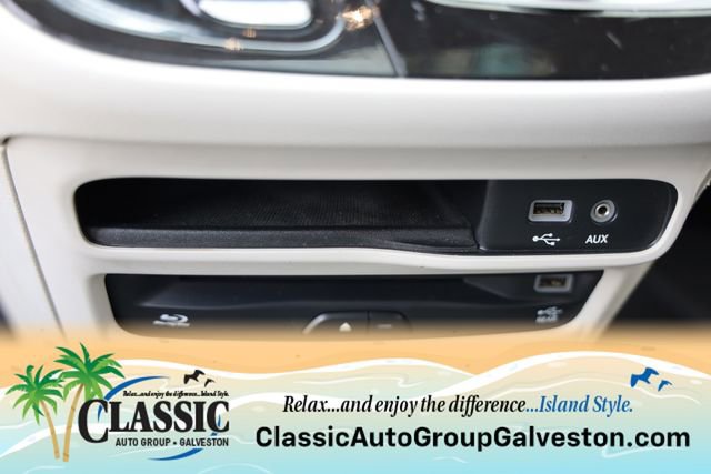 Used 2019 Chrysler Pacifica Touring-L Plus FWD image 24