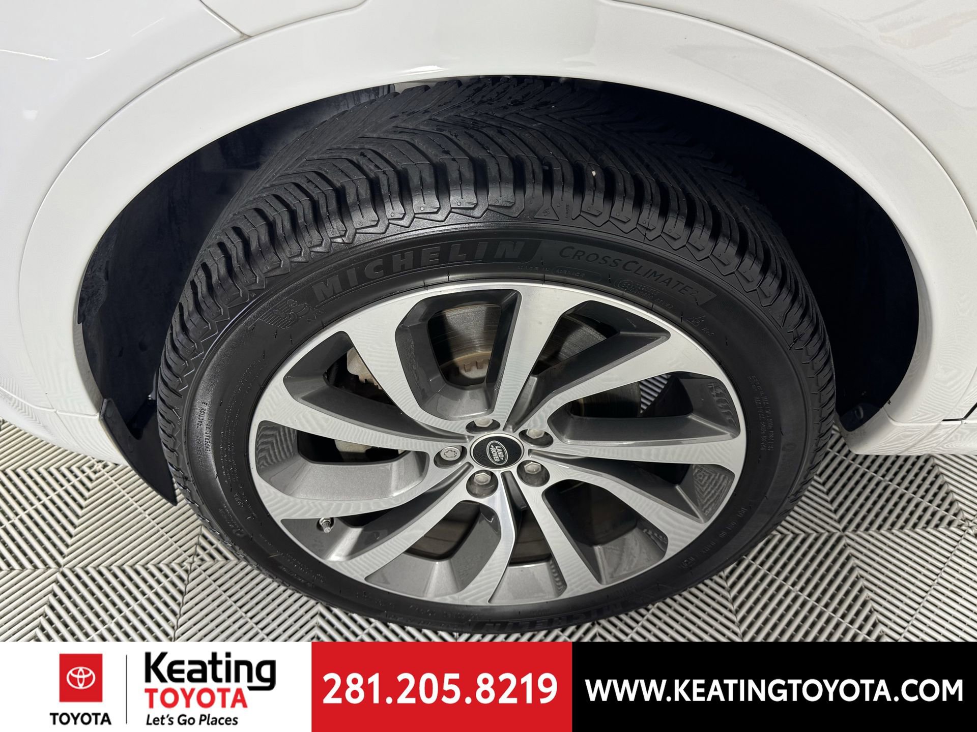 Used 2020 Land Rover Discovery Sport SE R-Dynamic image 31