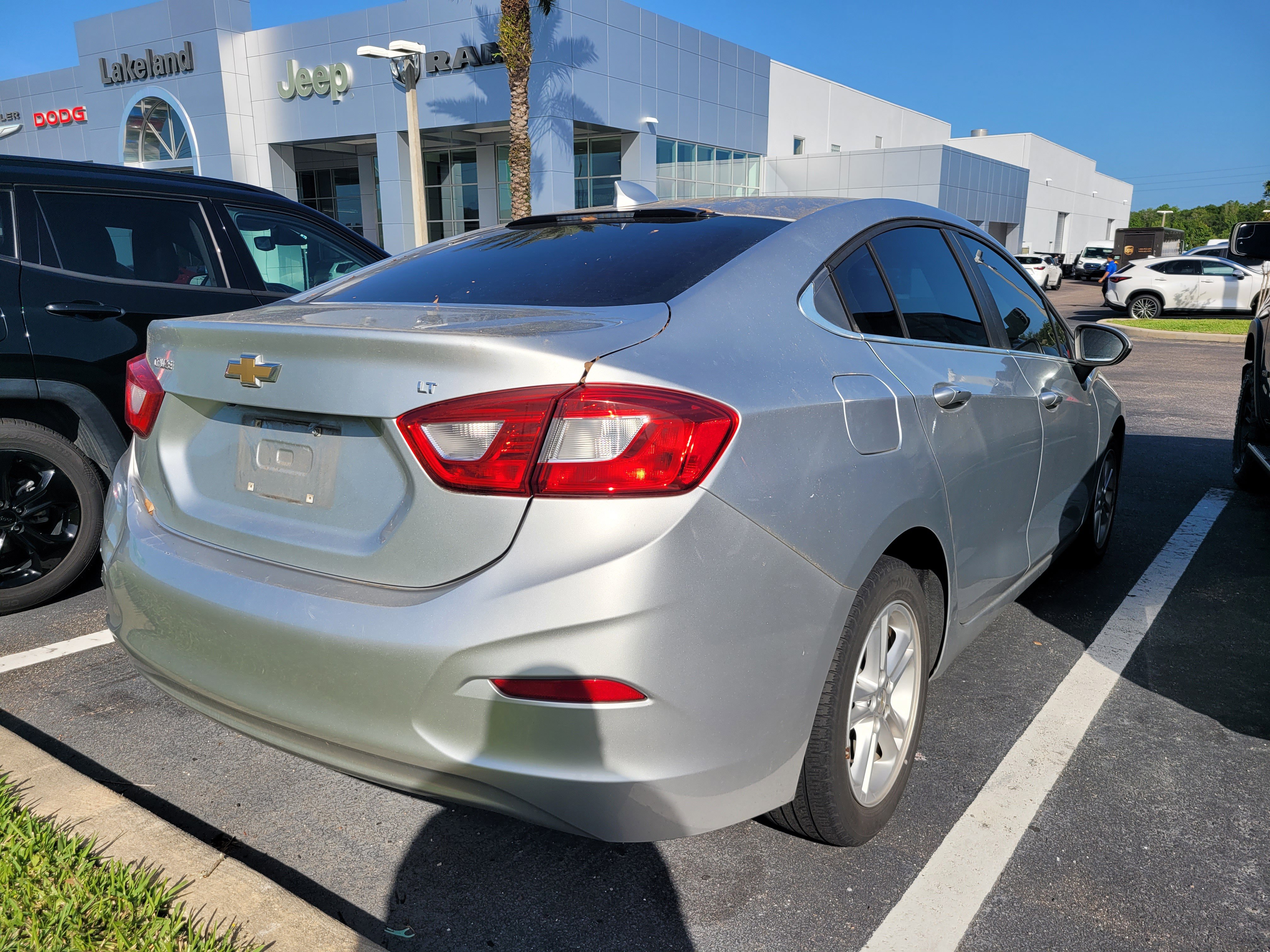 Used 2018 Chevrolet Cruze LT w/ Convenience Package image 4