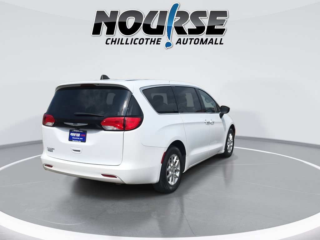 Used 2024 Chrysler Voyager LX FWD image 8