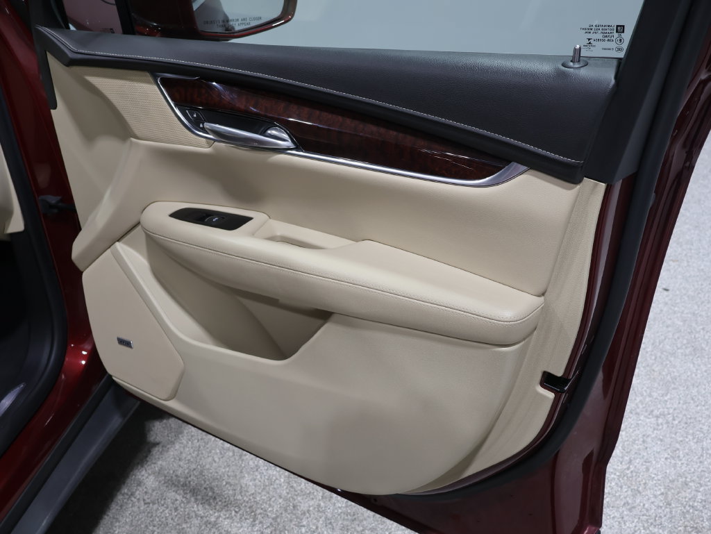 Used 2018 Cadillac XT5 Luxury w/ Driver Awareness Package AWD/4WD image 26