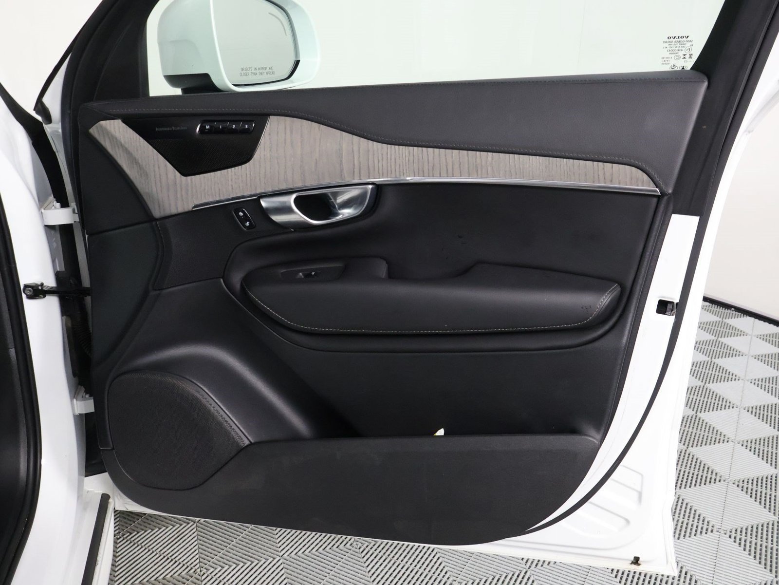 Certified 2023 Volvo XC90 T8 Ultimate AWD/4WD image 21