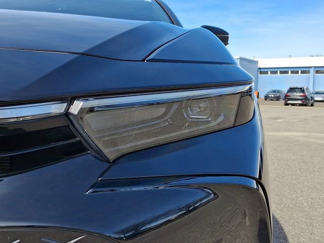 Used 2023 Toyota Crown XLE image 11