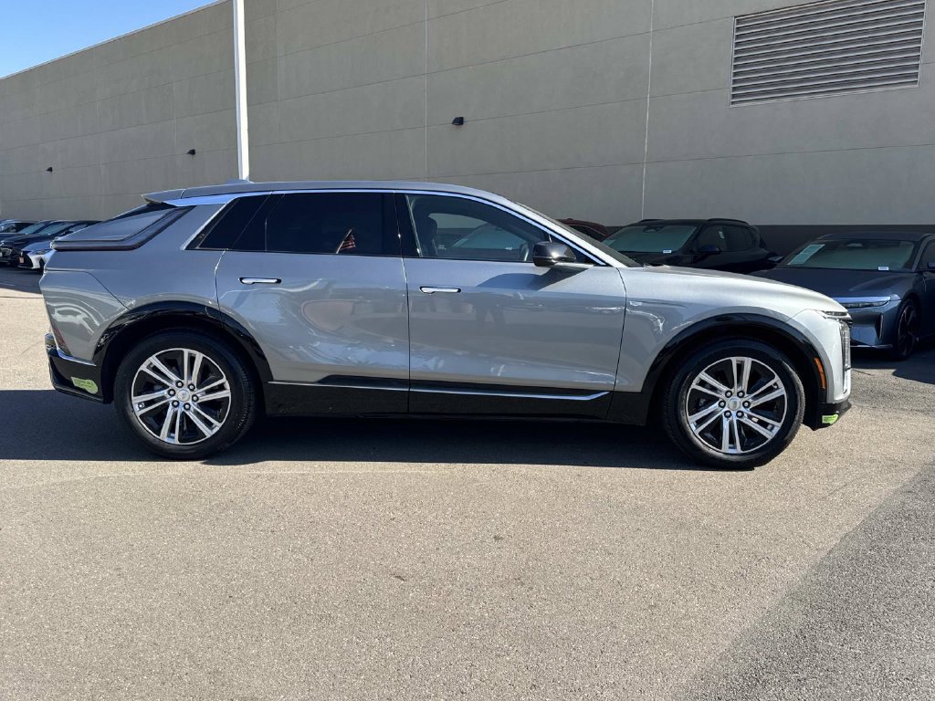 Used 2024 Cadillac Lyriq Tech RWD image 2