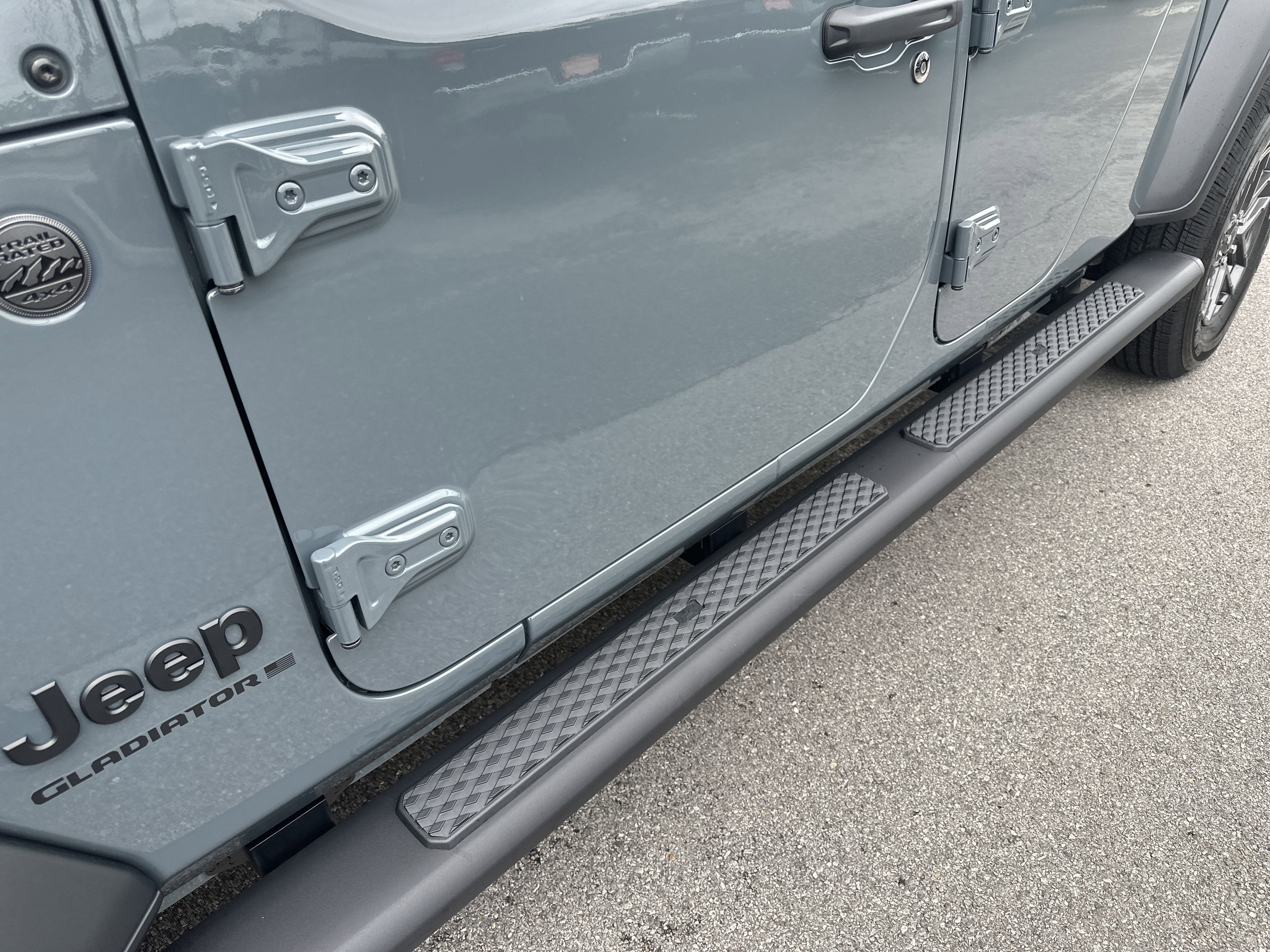 New 2025 Jeep Gladiator Sport image 13
