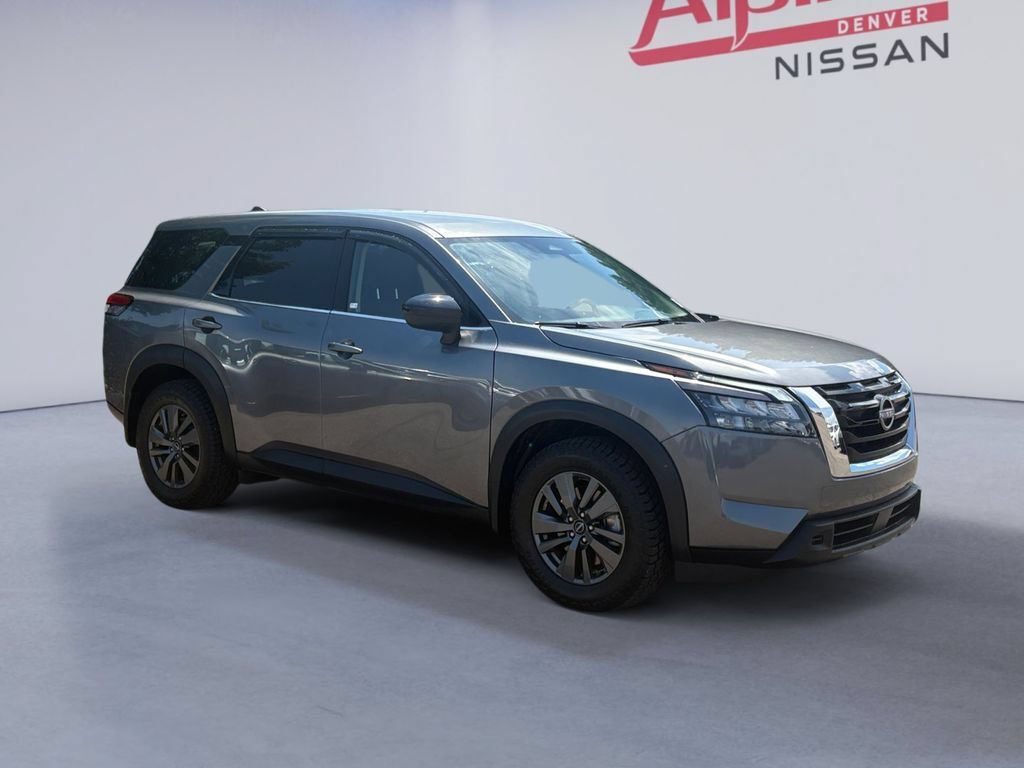 Used 2025 Nissan Pathfinder S FWD image 7